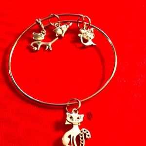 Cat charm bracelet